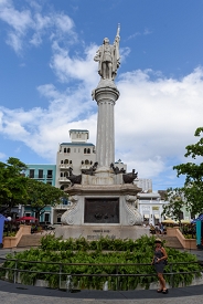 Colon Plaza - statue of Christopher Columbus<br>December 19, 2015