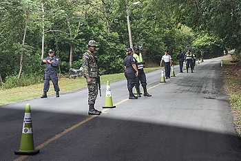 Police checkpoint on the way to the airport.<br>October 3, 2015