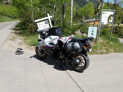 Oops!  Here's the bike with a blown rear tire, just inside the Aspen city limits.<br>June 1, 2016