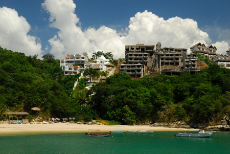 Huatulco, Mexico<br>October 13, 2007<br>AF VR Zoom 18-200mm f/3.5-5.6G IF-ED, Aperture: F7,<br>NIKON D200,<br>shutter speed 1/320, focal length 32mm,  ISO 200