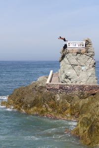 March 11, 2020<br>We took a bus tour of the city, and along the seaside we watched Mexican divers risk their lives for tips.